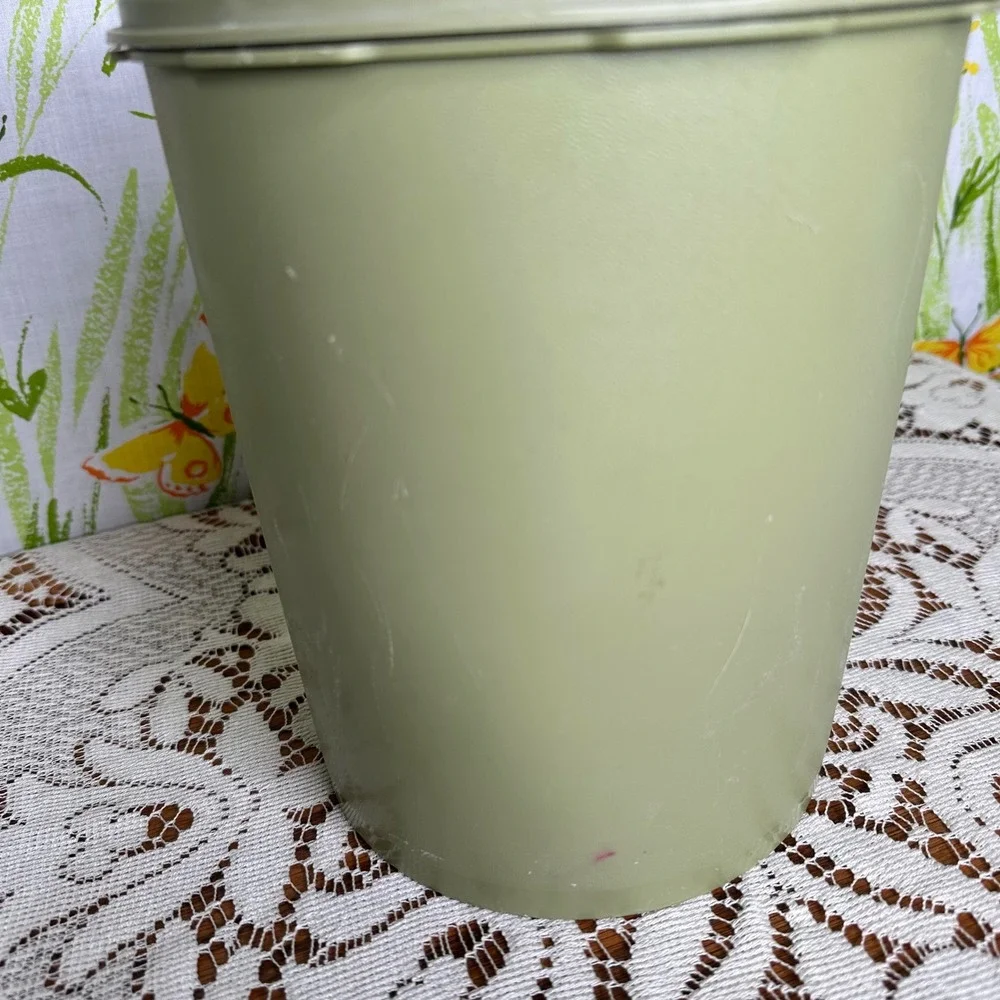 Vintage Tupperware Avocado Green Servalier Canister Sunburst Lid 805-2 Starburst